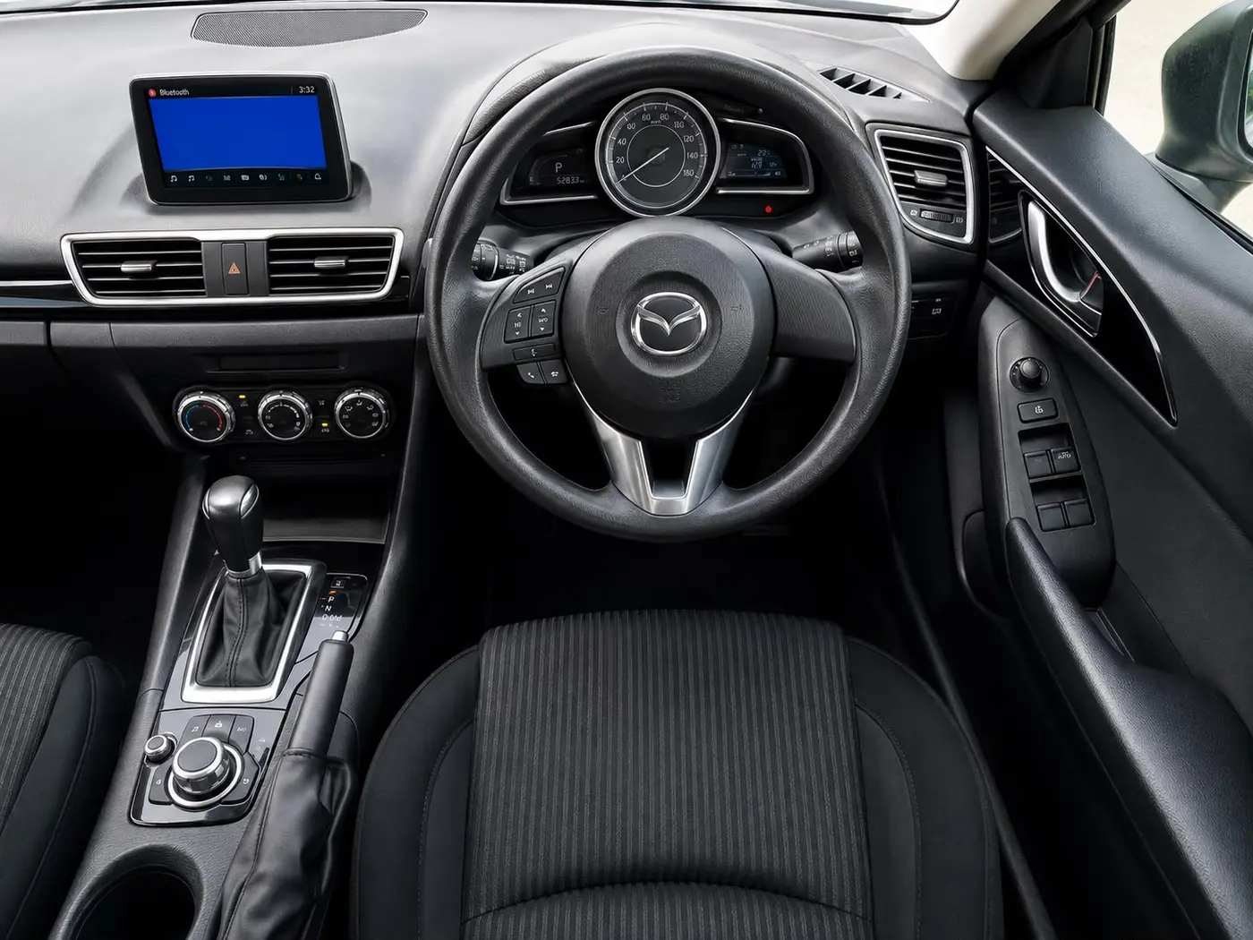 2014 Mazda Axela Sport, white — photo 2 of 4