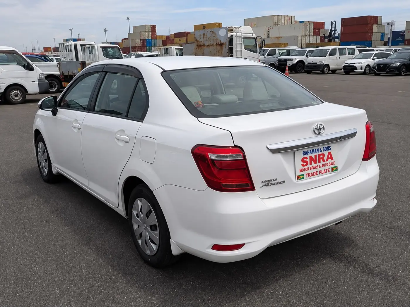 2017 Toyota Corolla Axio, white — photo 2 of 4