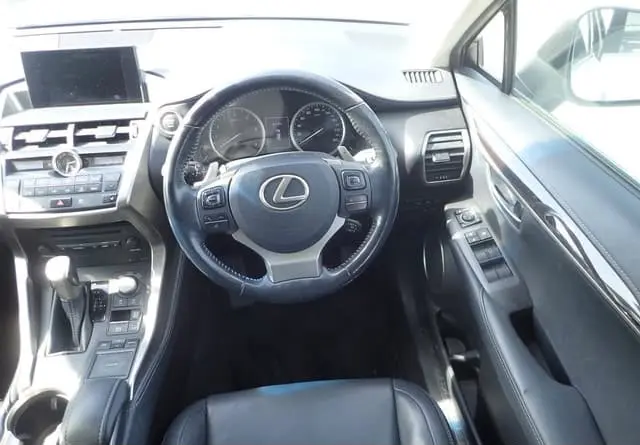2015 Lexus NX200t, silver — photo 2 of 4