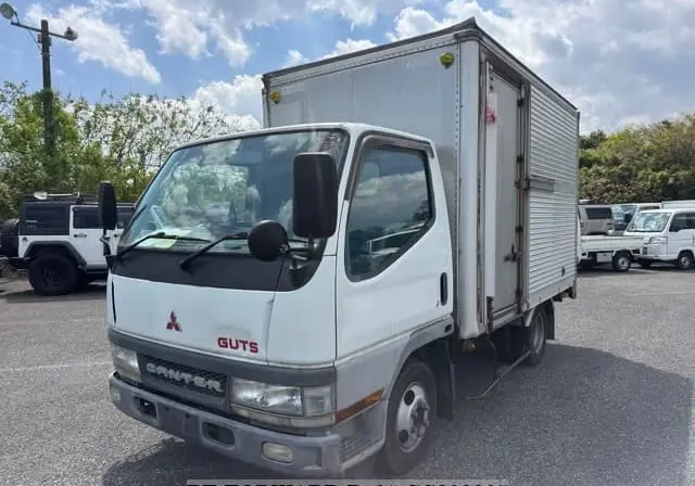 2003 Mitsubishi Canter, white — photo 1 of 4