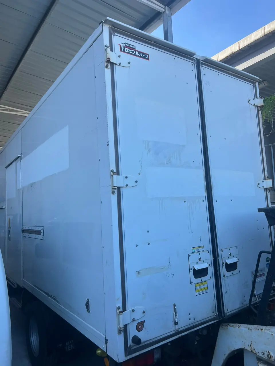 2011 Mitsubishi Fuso Canter, blue — photo 2 of 4