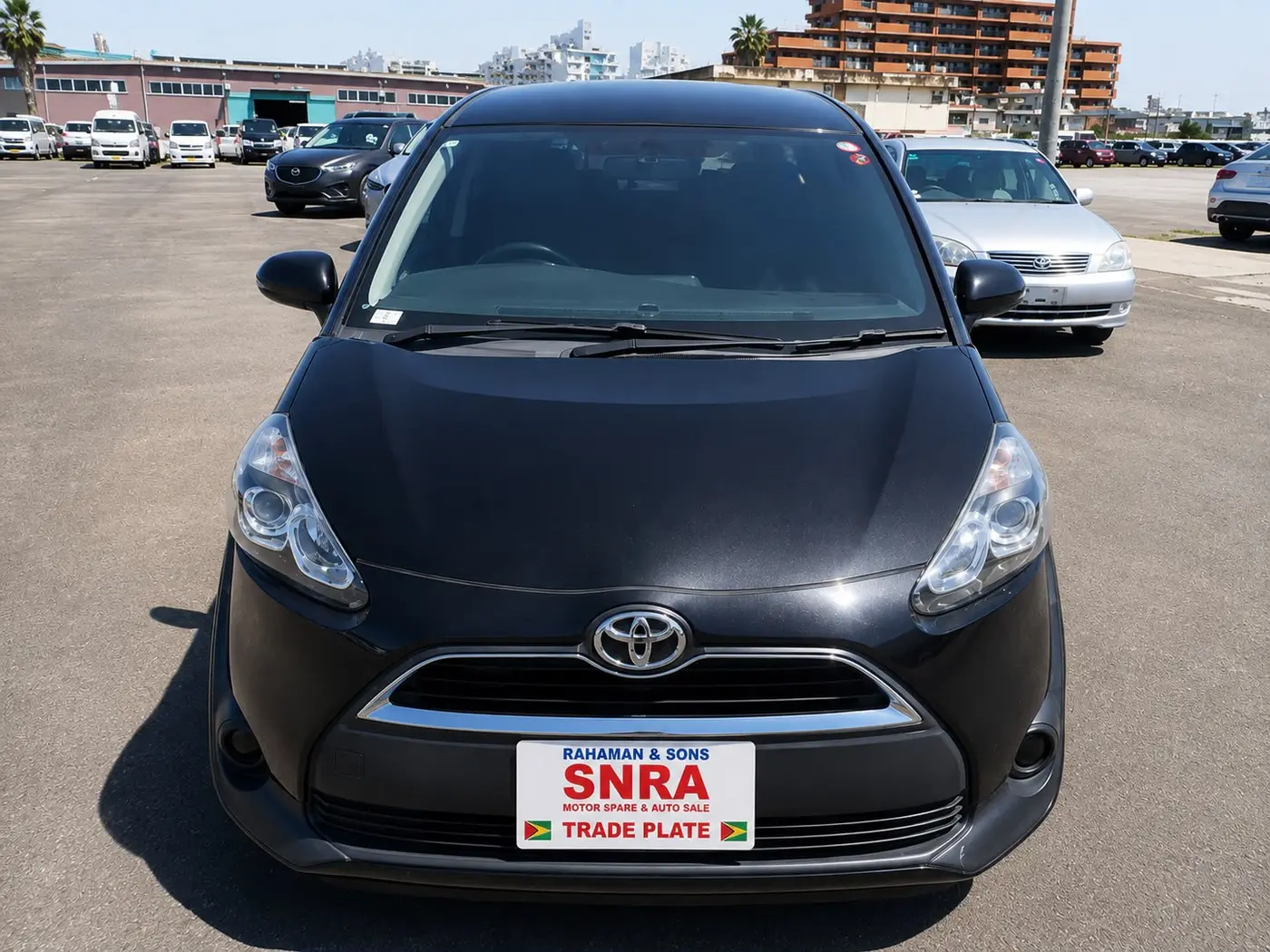 2015 Toyota Sienta, black — photo 1 of 4