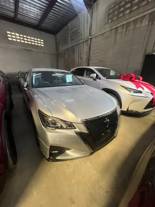 2016 Toyota Crown Athlete, silver sedan for sale at Rahaman & Sons, Success — in stock