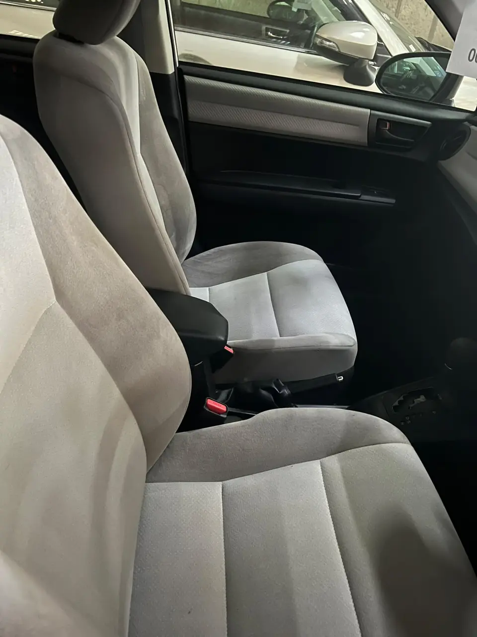 2012 Toyota Corolla Axio, silver — photo 3 of 4
