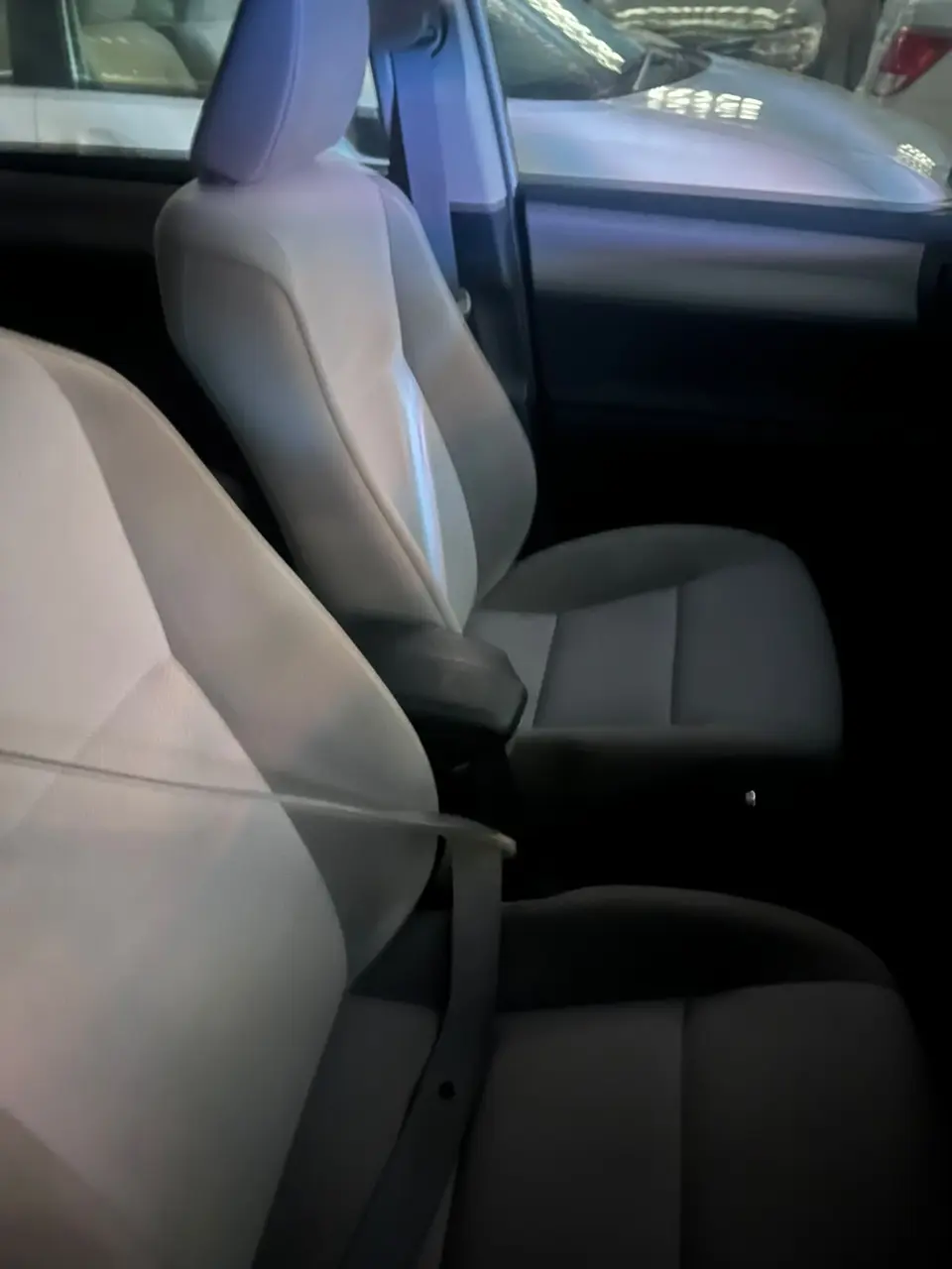 2013 Toyota Corolla Axio, silver — photo 3 of 4