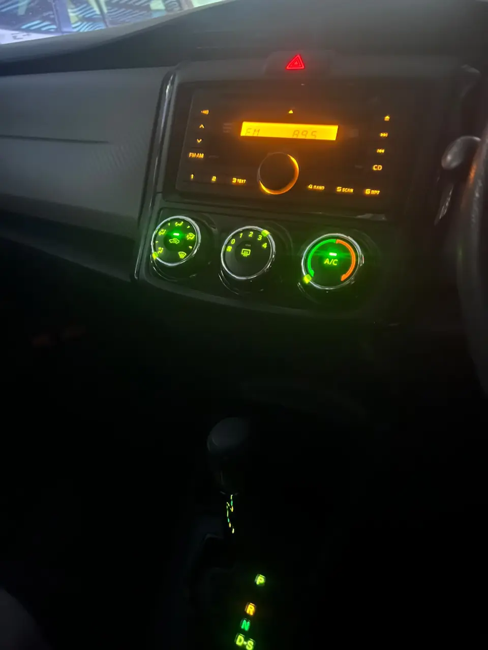 2013 Toyota Corolla Axio, silver — photo 4 of 4