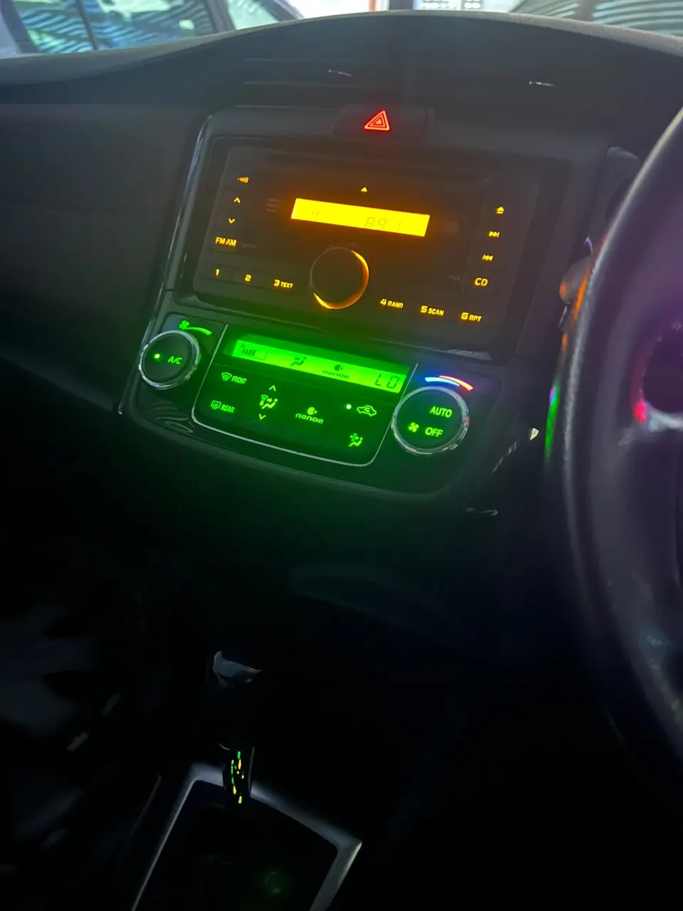 2013 Toyota Corolla Axio, gold — photo 4 of 4