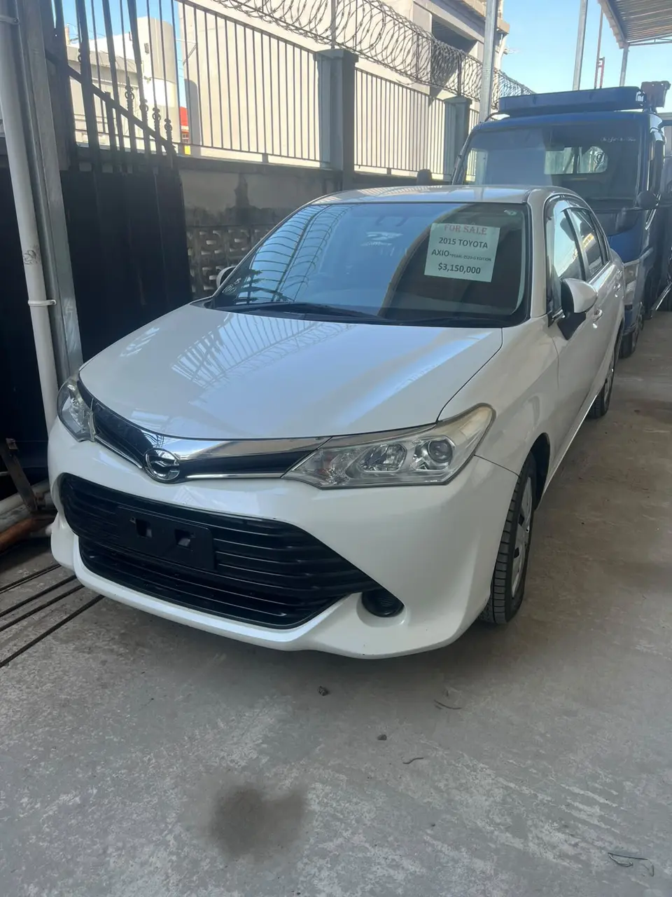 2015 Toyota Corolla Axio, white — photo 1 of 4