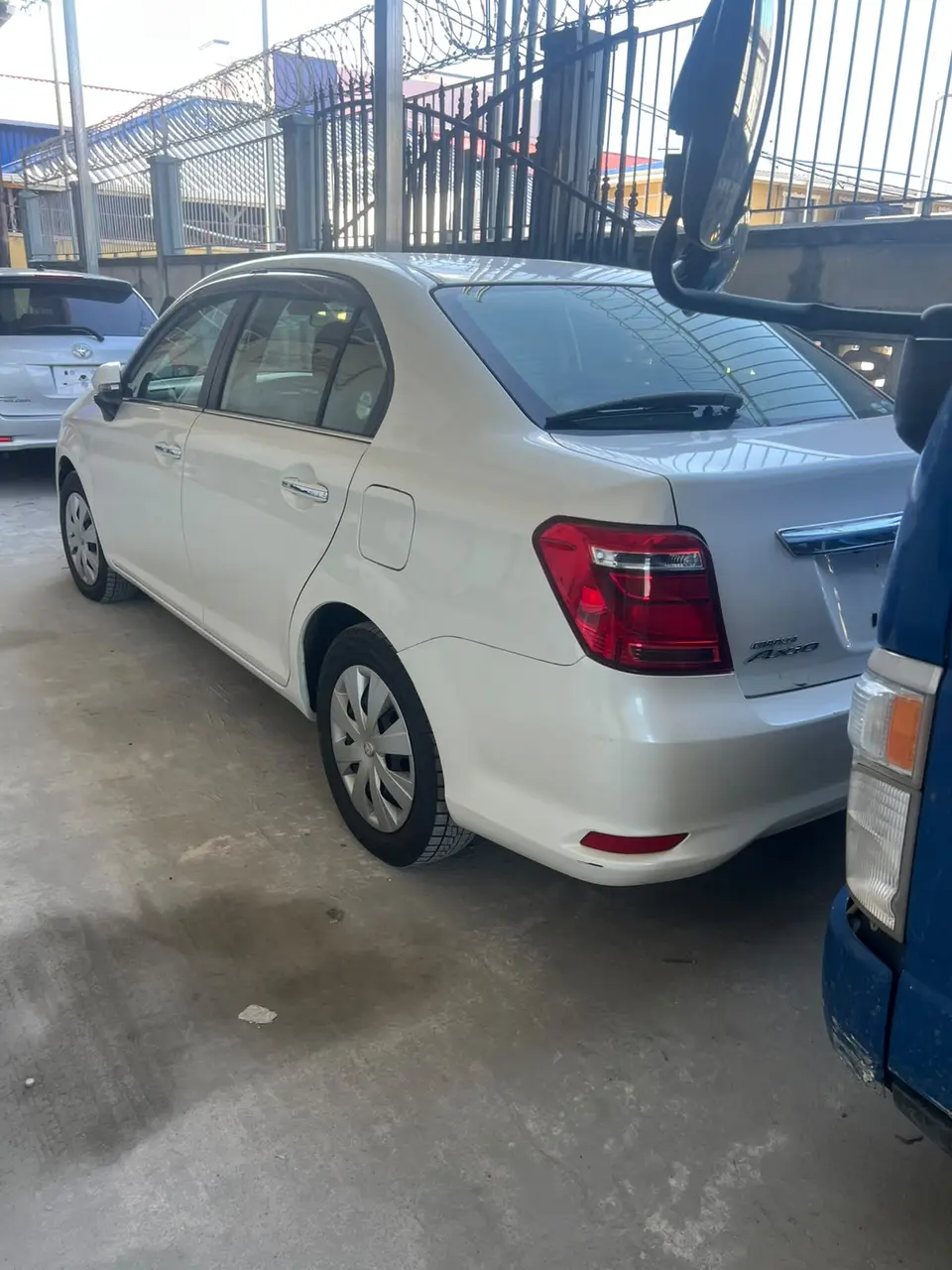 2015 Toyota Corolla Axio, white — photo 2 of 4