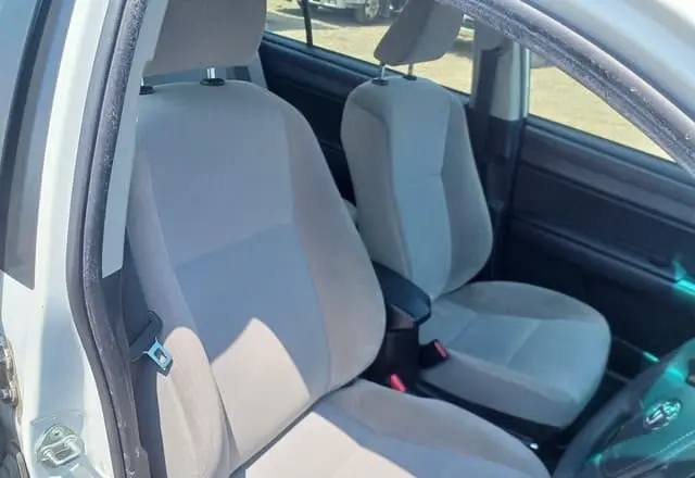 2015 Toyota Corolla Axio, white — photo 3 of 4