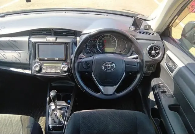 2015 Toyota Corolla Axio, silver — photo 3 of 4