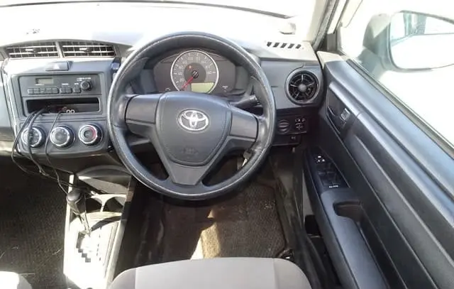 2015 Toyota Corolla Axio, white — photo 4 of 4