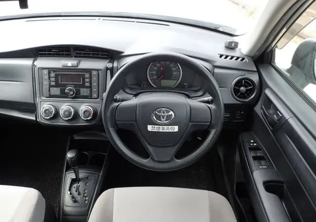 2016 Toyota Corolla Axio, white — photo 4 of 4