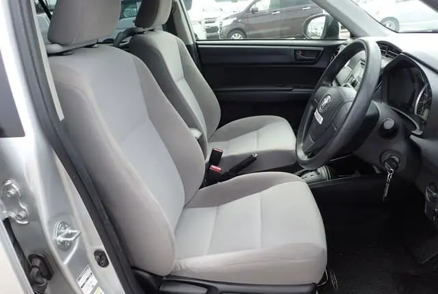 2016 Toyota Corolla Axio, white — photo 3 of 4