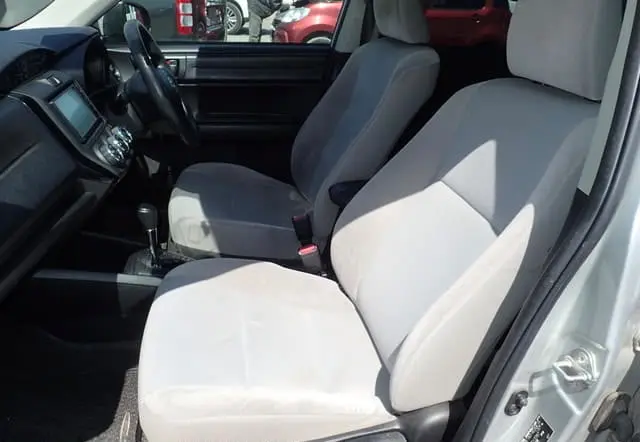 2016 Toyota Corolla Axio, white — photo 4 of 4