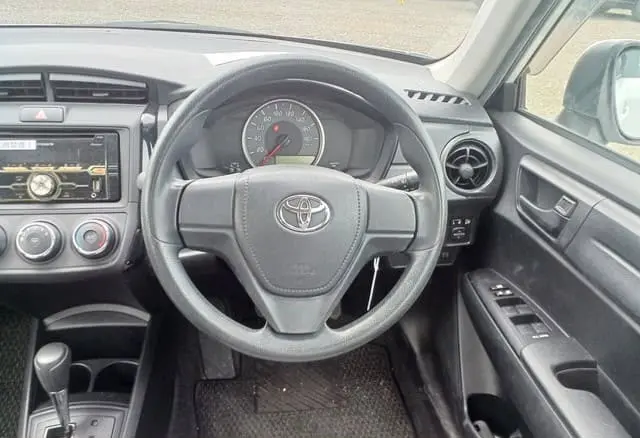2016 Toyota Corolla Axio, white — photo 2 of 4
