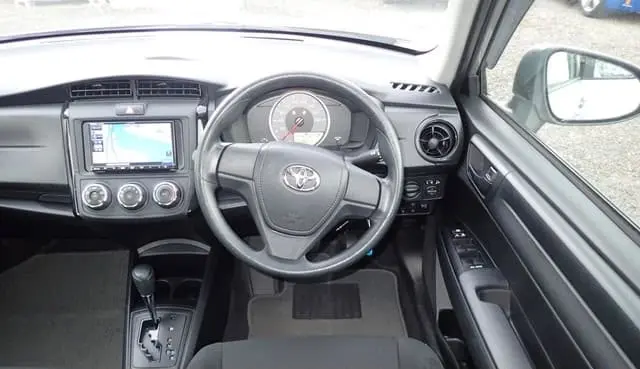 2018 Toyota Corolla Axio, silver — photo 3 of 4