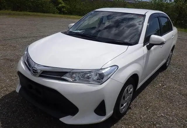 2018 Toyota Corolla Axio, white — photo 1 of 4