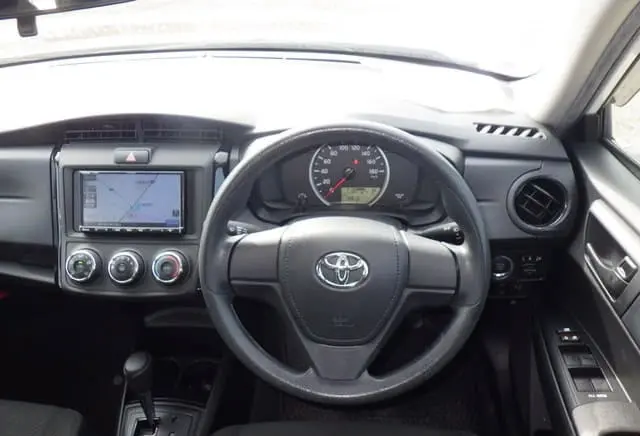 2020 Toyota Corolla Axio, silver — photo 4 of 4