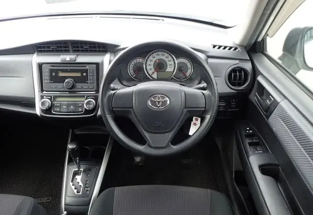 2013 Toyota Corolla Fielder, silver — photo 4 of 4