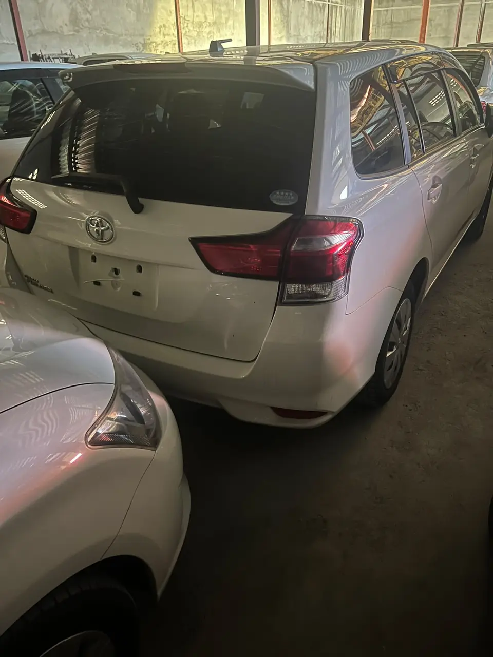 2015 Toyota Corolla Fielder, silver — photo 2 of 4