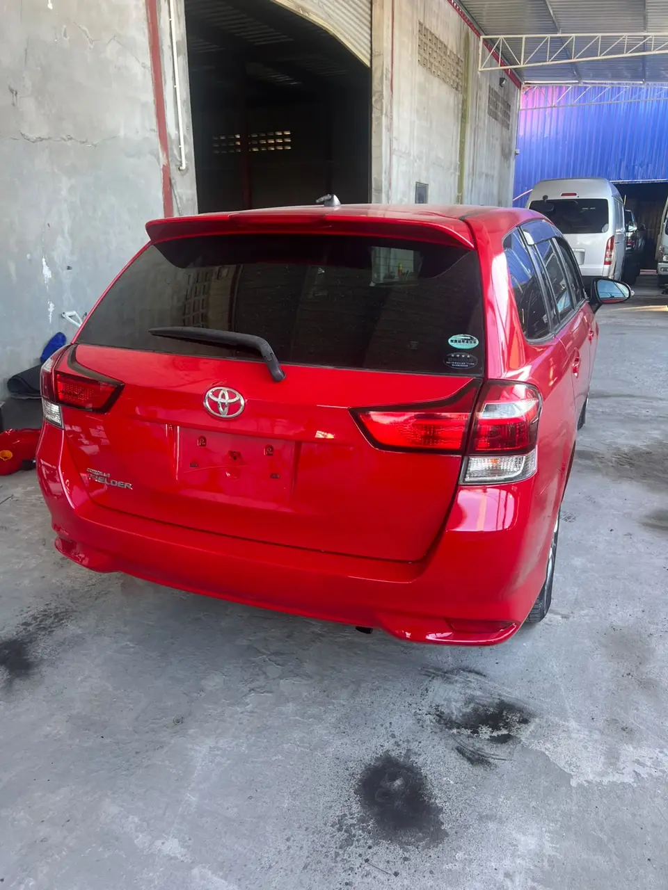 2015 Toyota Corolla Fielder, red — photo 2 of 4