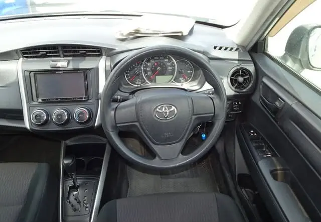 2015 Toyota Corolla Fielder, silver — photo 3 of 4