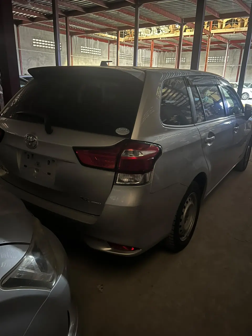 2017 Toyota Corolla Fielder, silver — photo 2 of 4