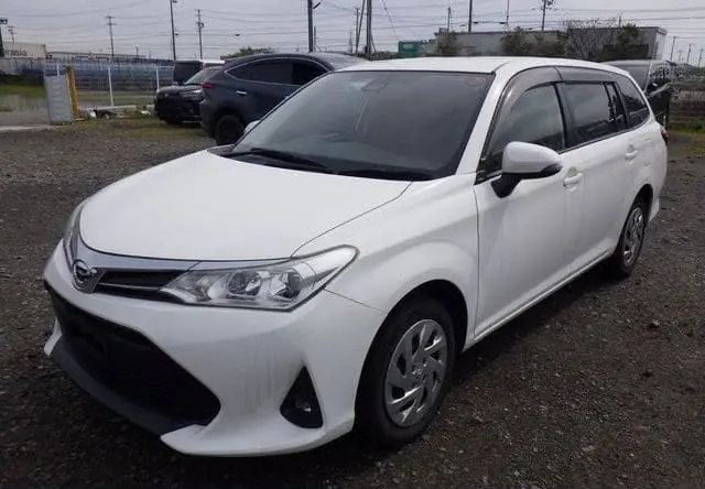 2018 Toyota Corolla Fielder, white — photo 1 of 4