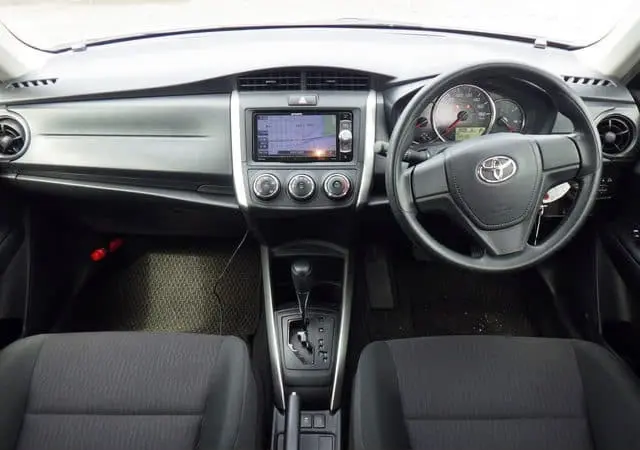 2018 Toyota Corolla Fielder, white — photo 2 of 4
