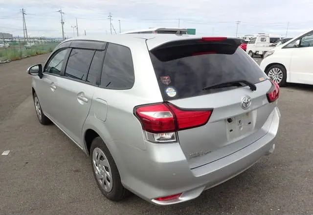 2018 Toyota Corolla Fielder, silver — photo 4 of 4