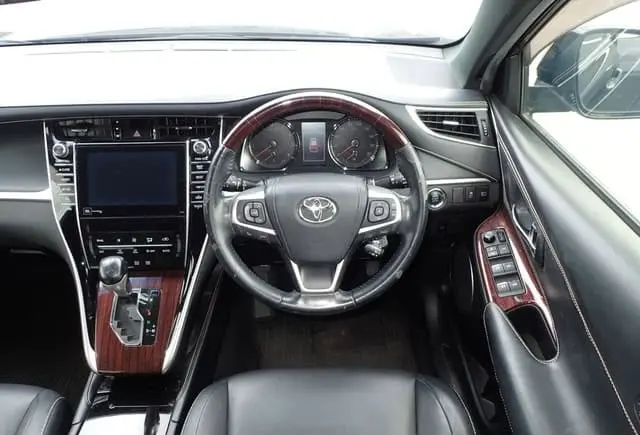 2017 Toyota Harrier Premium, black — photo 2 of 4