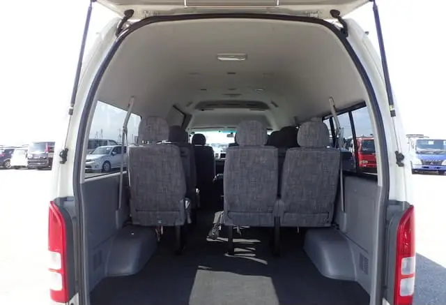 2005 Toyota Hiace Grand Cabin, white — photo 4 of 5