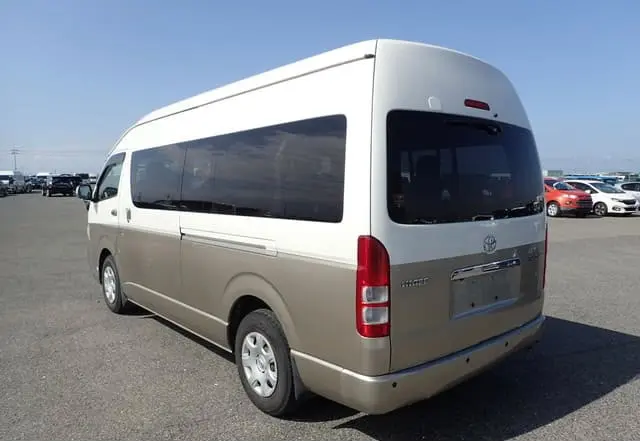 2005 Toyota Hiace Grand Cabin, white — photo 3 of 5