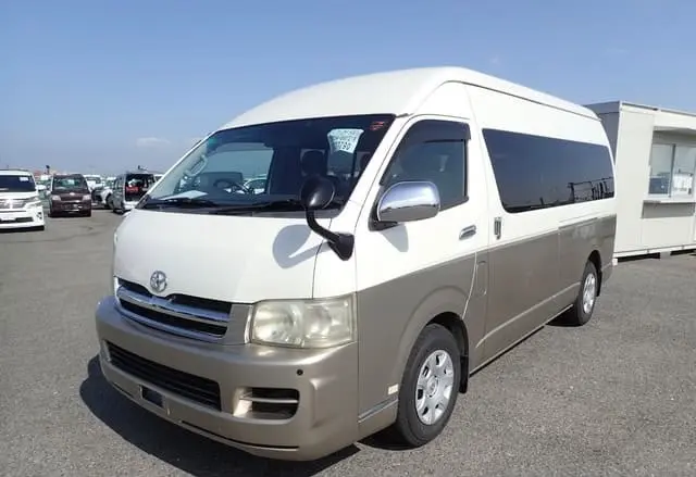 2005 Toyota Hiace Grand Cabin, white — photo 1 of 5