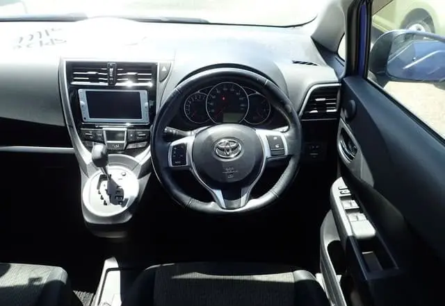 2015 Toyota Ractis, blue — photo 2 of 4