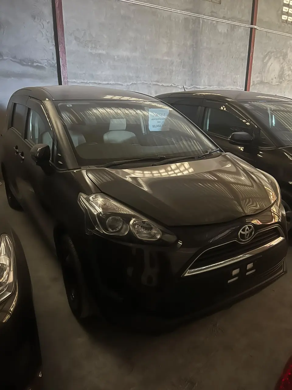 2015 Toyota Sienta, brown — photo 1 of 4