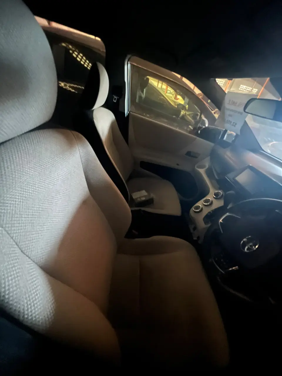 2015 Toyota Sienta, brown — photo 3 of 4