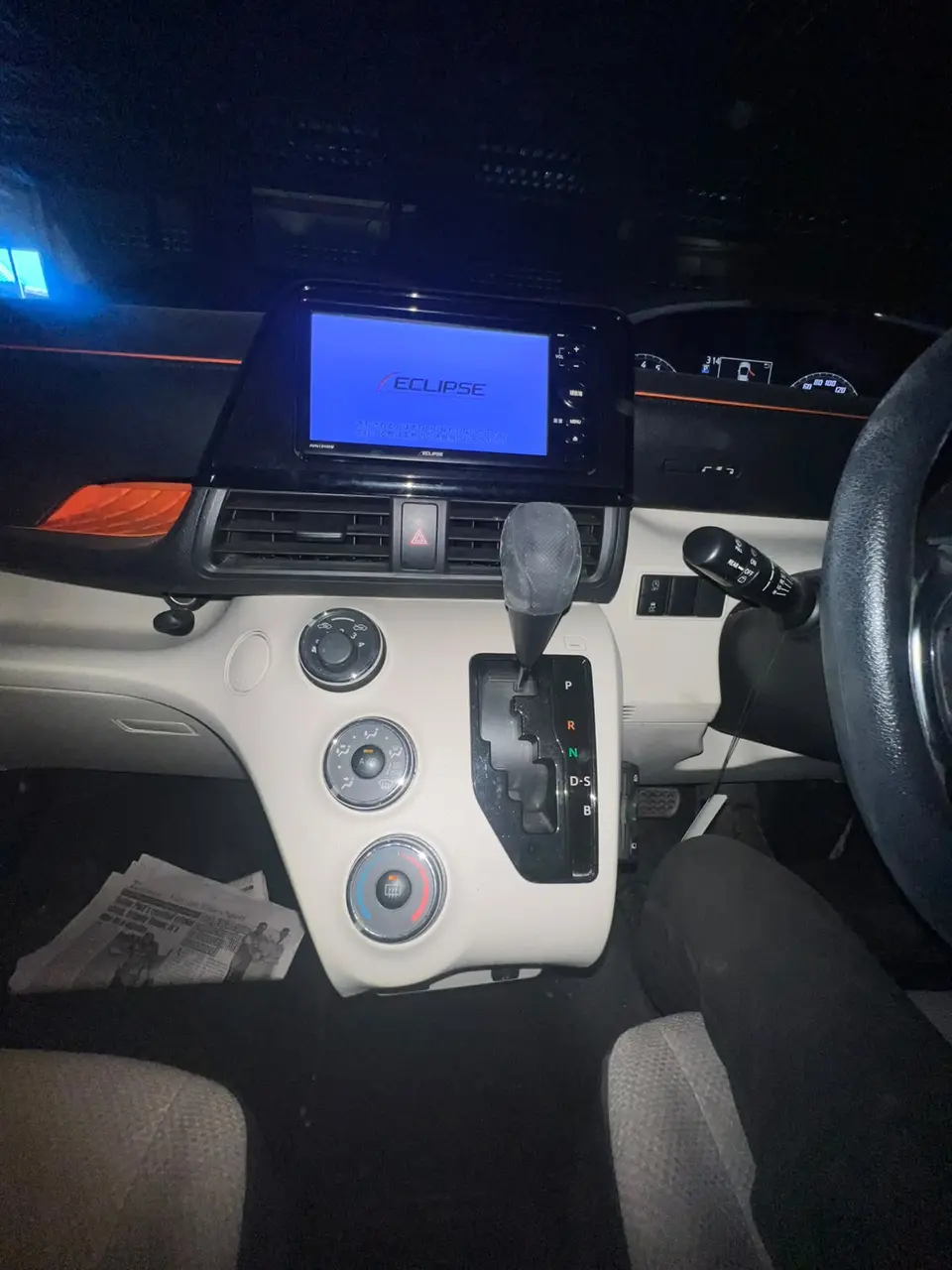 2015 Toyota Sienta, brown — photo 4 of 4