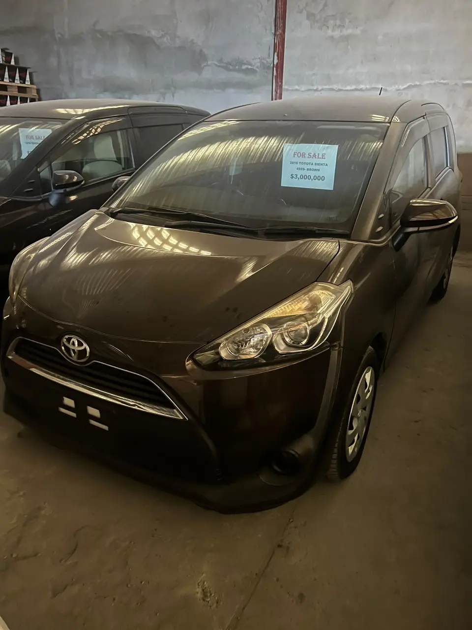 2016 Toyota Sienta, brown — photo 1 of 4