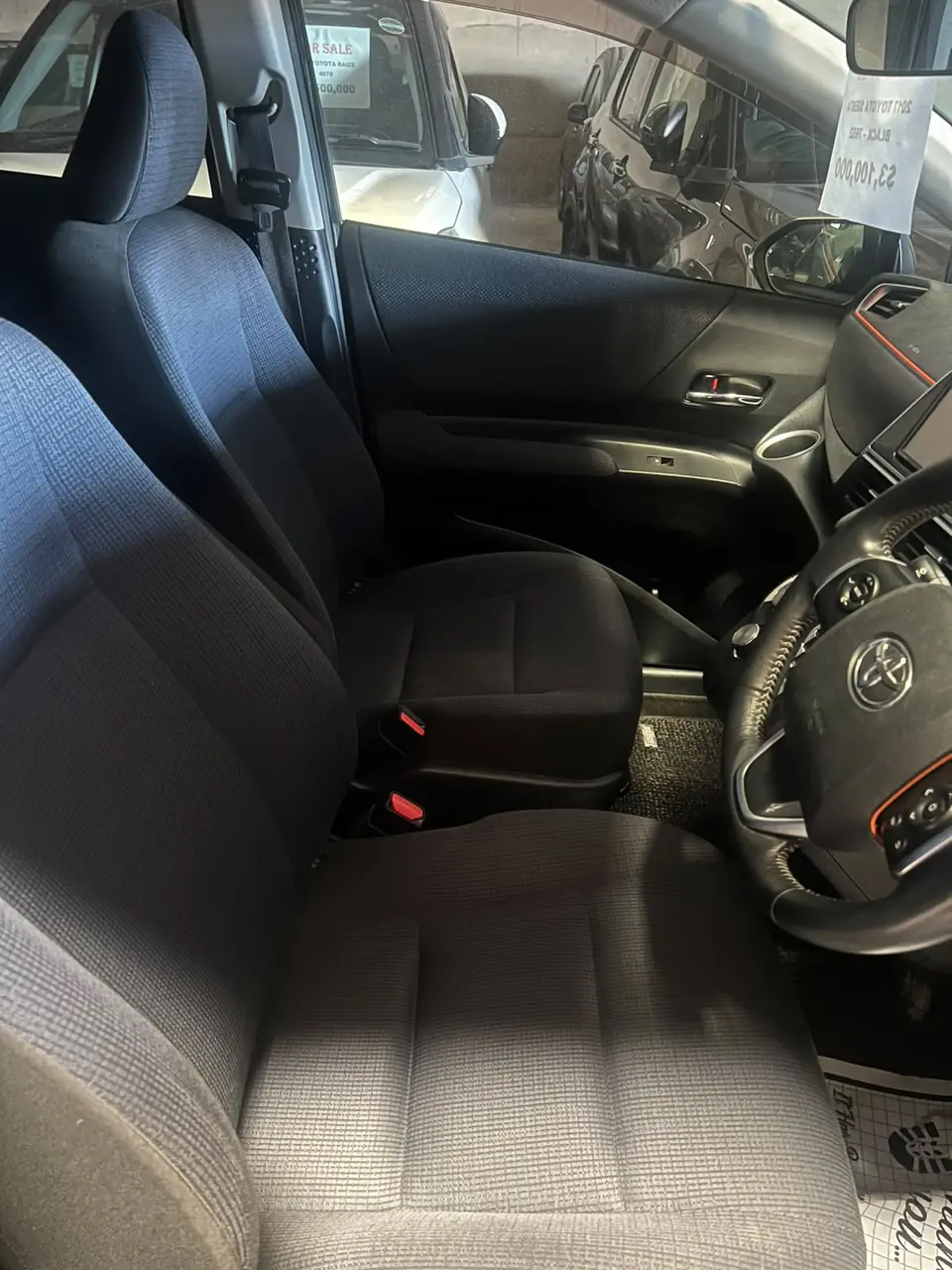 2017 Toyota Sienta, black — photo 3 of 4