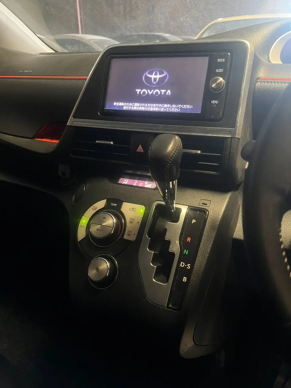 2017 Toyota Sienta, black — photo 4 of 4